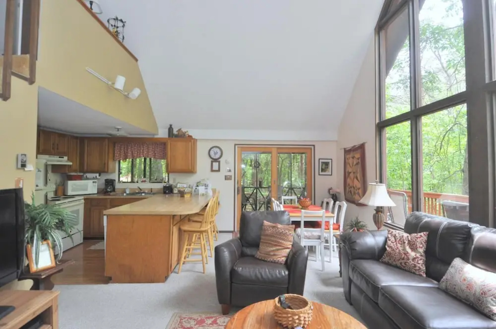 Fox Hollow - Cozy Den With a Hot Tub