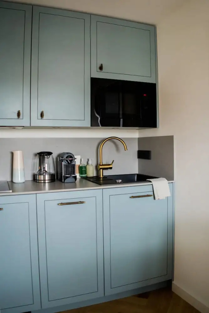 Bob W Munich Airport - Peterhof