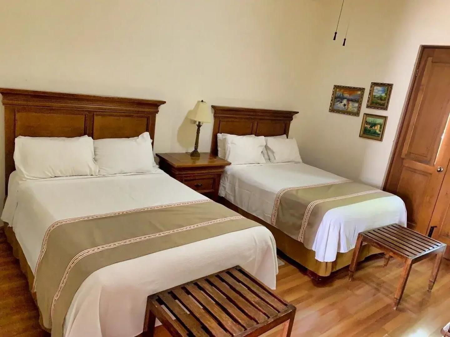 Hotel Hostal El Farol