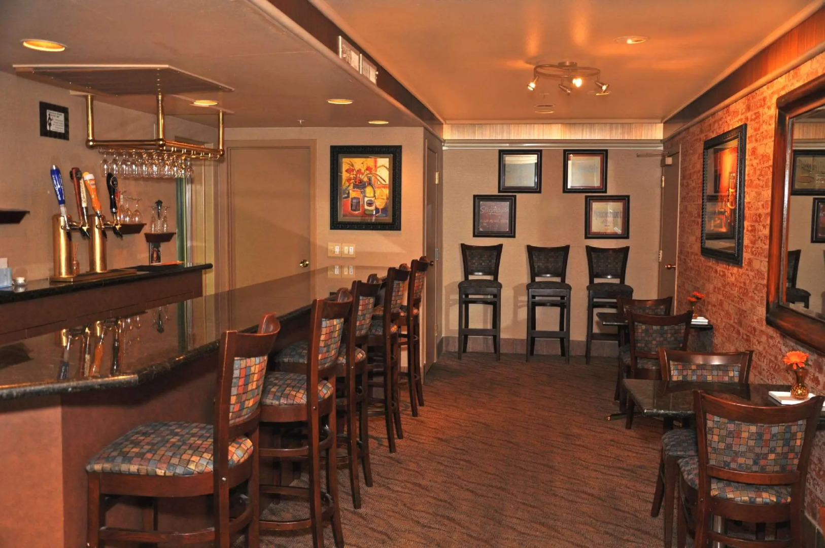 Oxford Suites Portland - Jantzen Beach