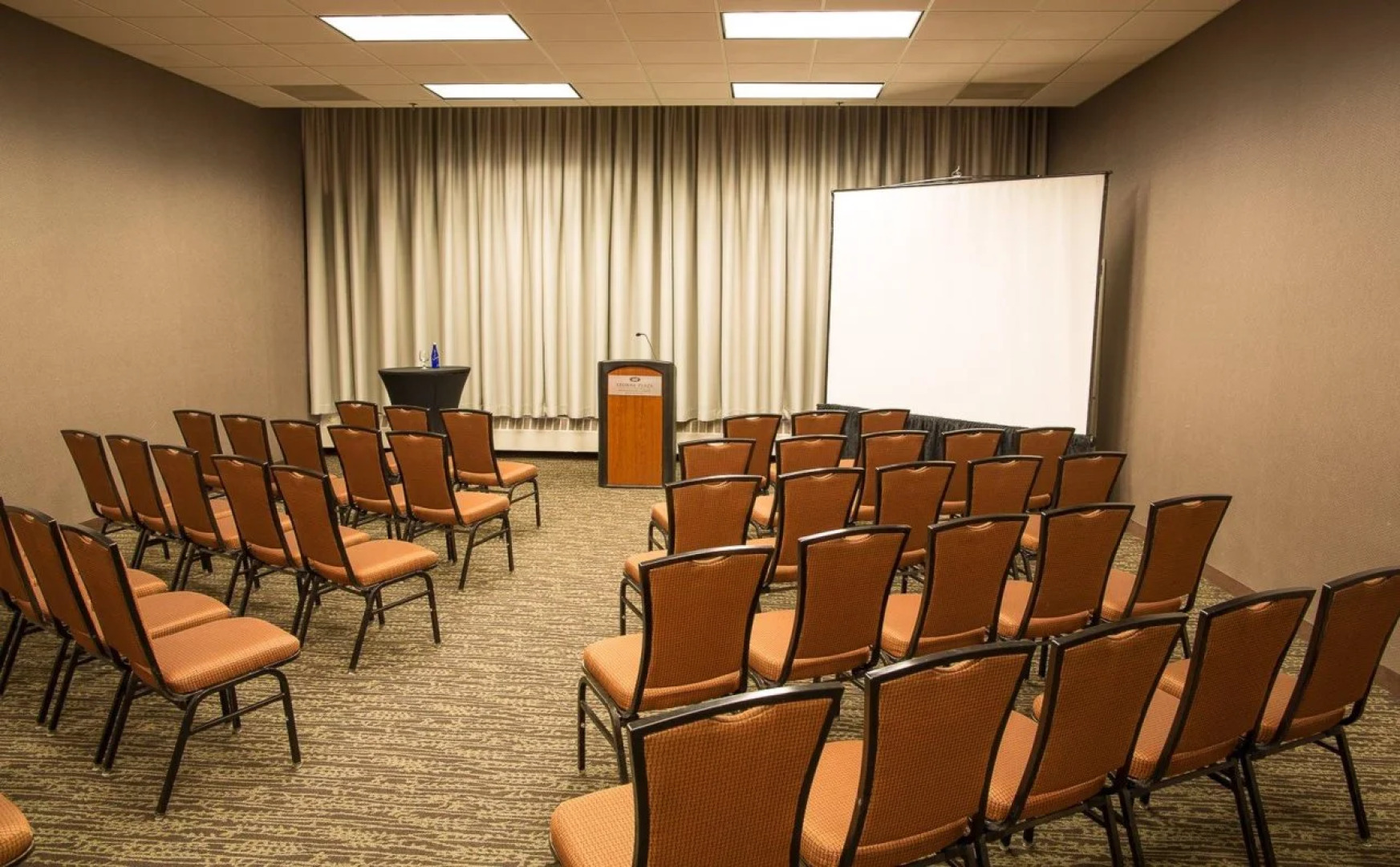 Crowne Plaza Suites MSP Airport - Mall of America