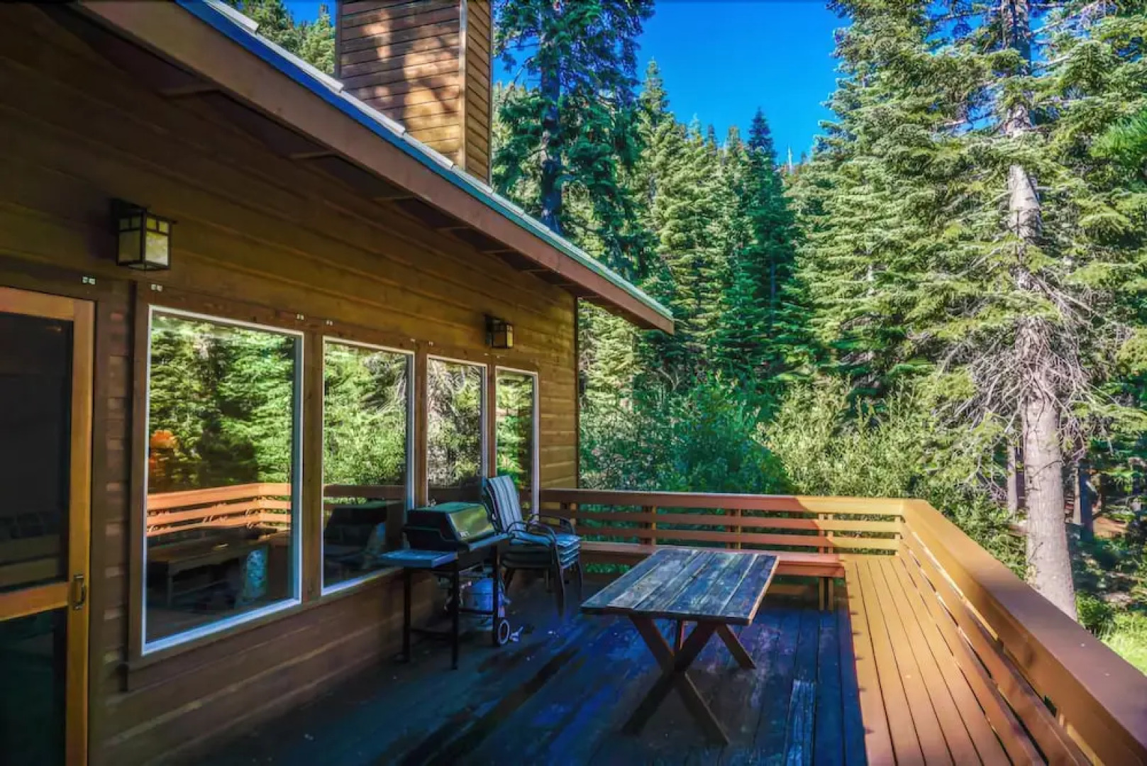 Eagles`s Eyrie 5 Bedrooms 2.5 Bathrooms Home