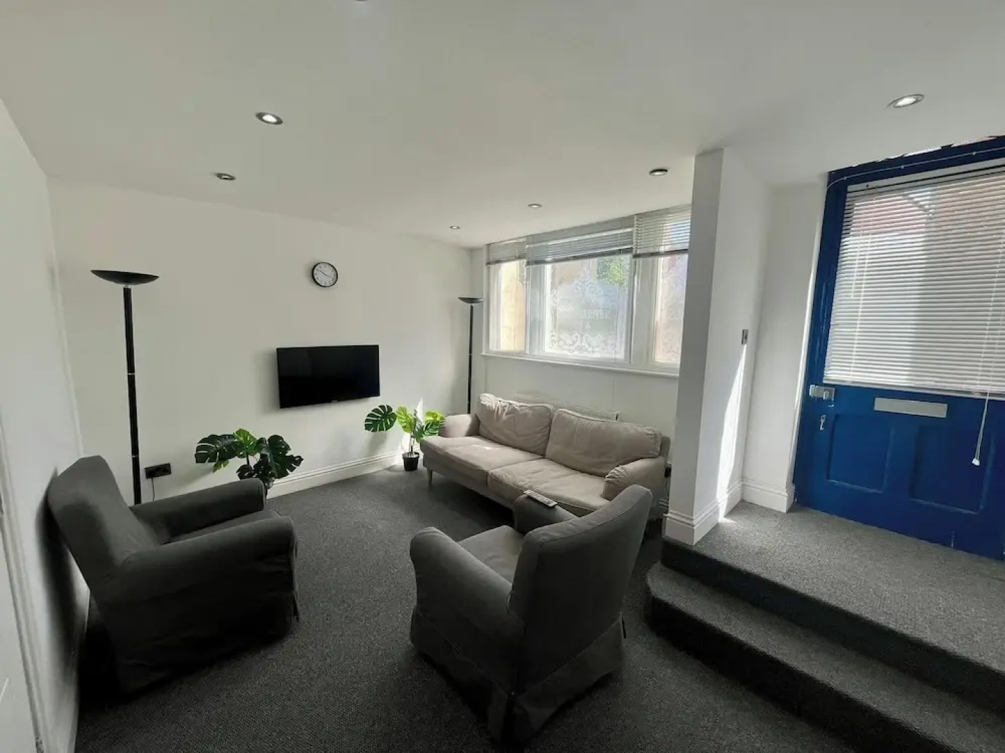 Spacious 4-bed House - Sleeps 11, Garden & Parking