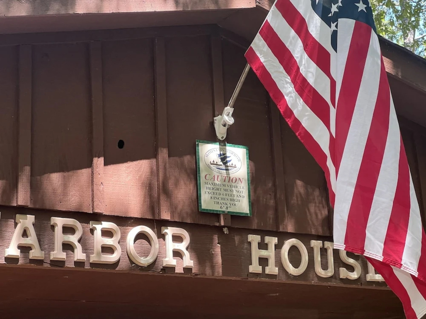 Lake side three bedroom, two bath house on Lake Ouachita with private hot tub. by RedAwning