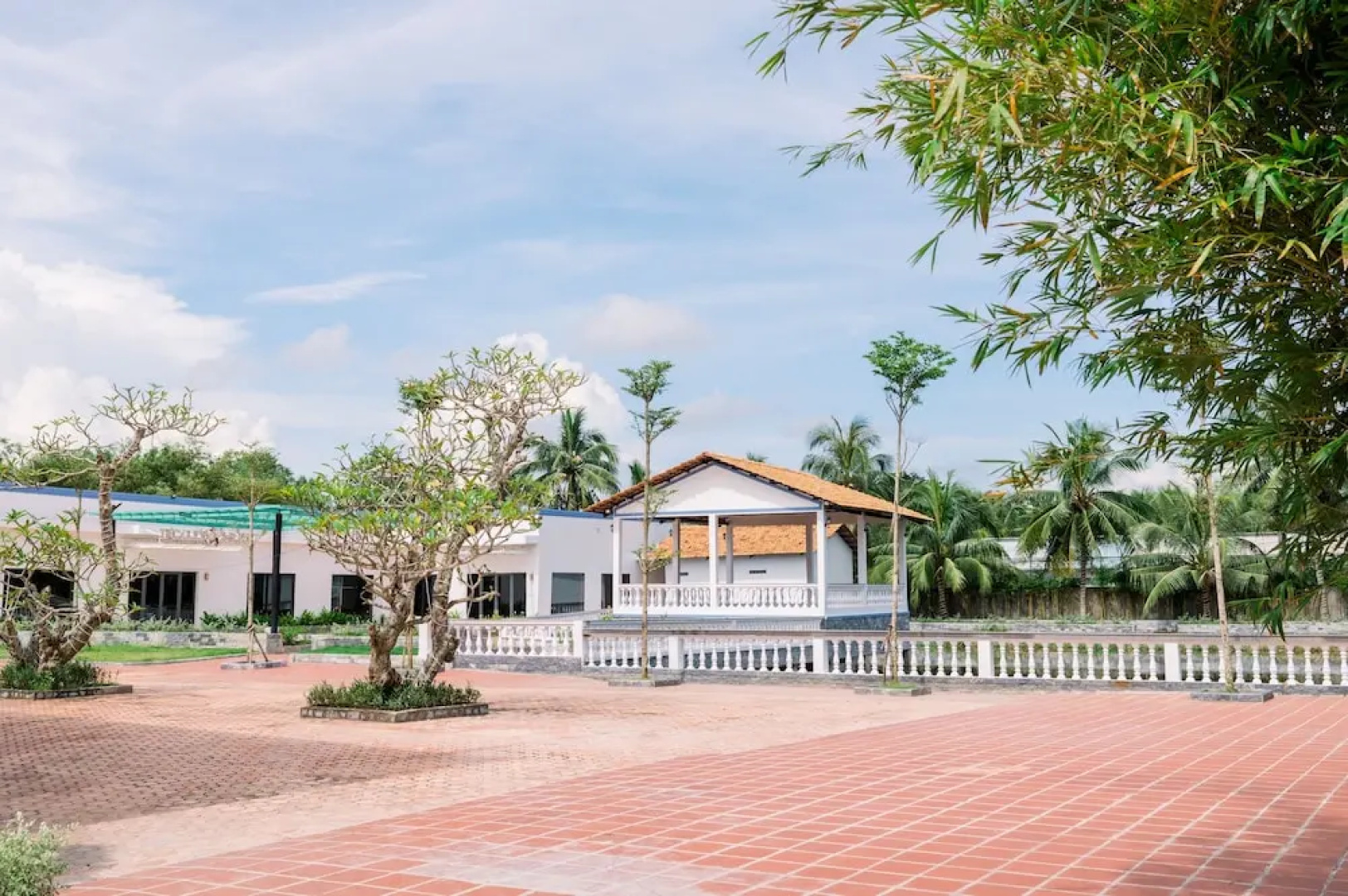 Khâch San Nhâ Hâng Ngoc Thu