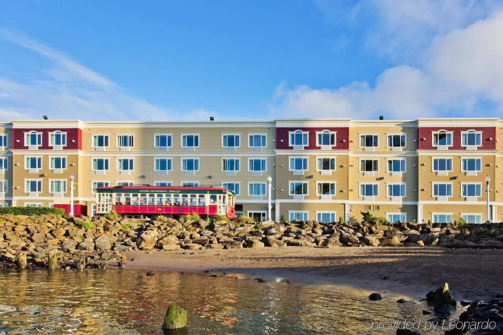 Holiday Inn Express & Suites Astoria by IHG