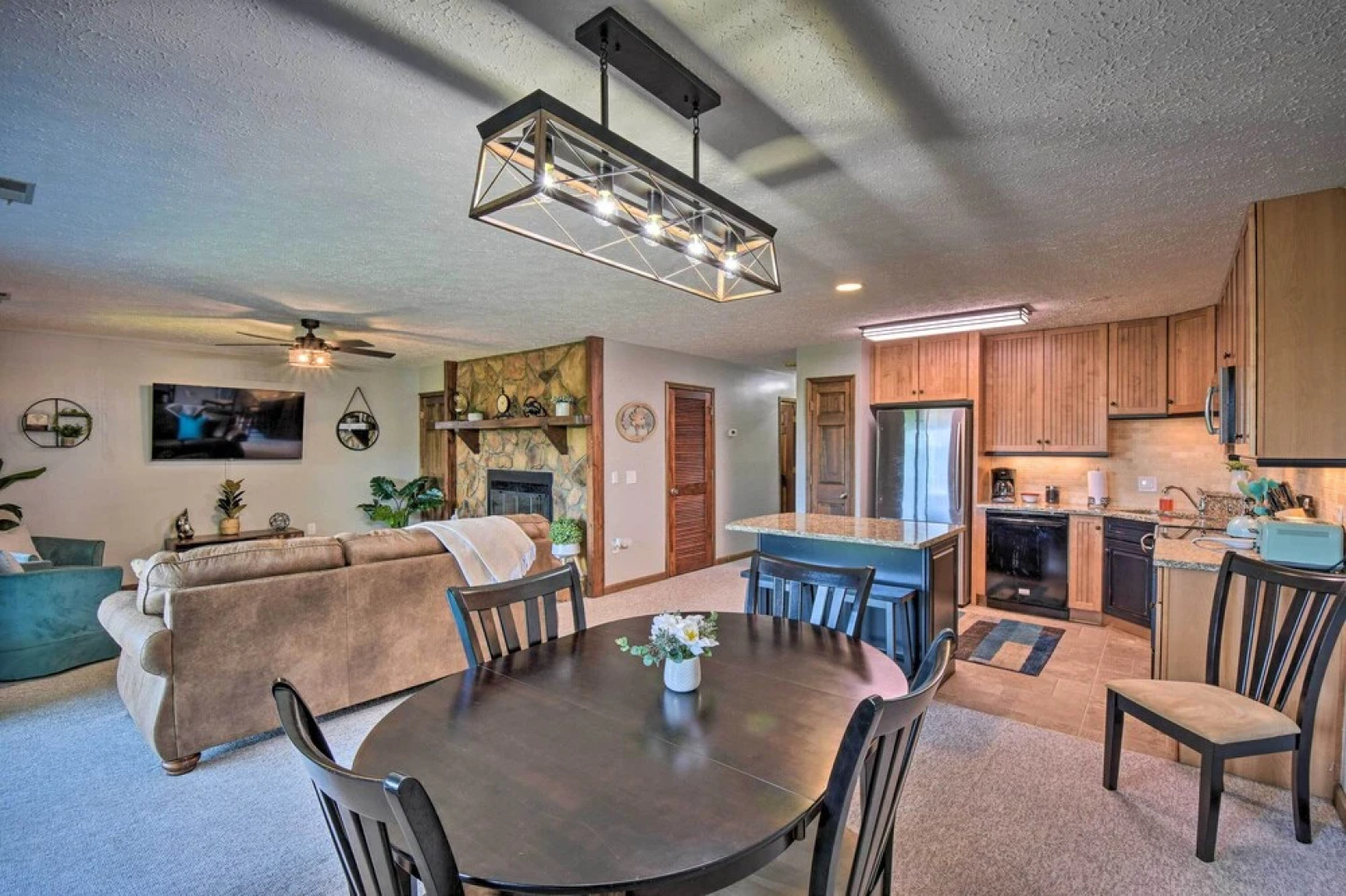 Stylish Sky Valley Condo With Club Amenities!