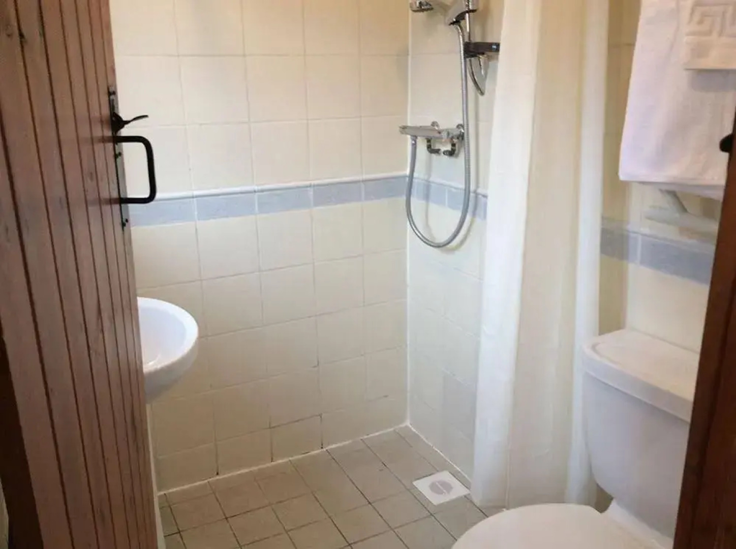 Priory Tearooms Burford With Rooms