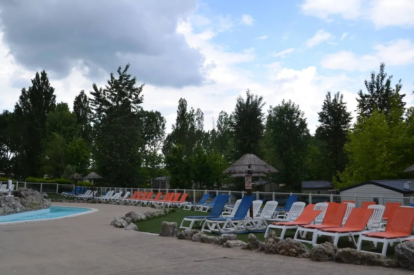 Bungalow With 2 Bedrooms in Onzain, With Terrace