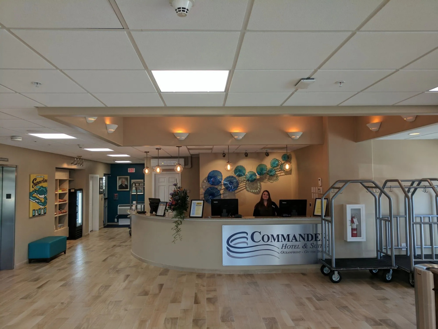 Commander Hotel & Suites