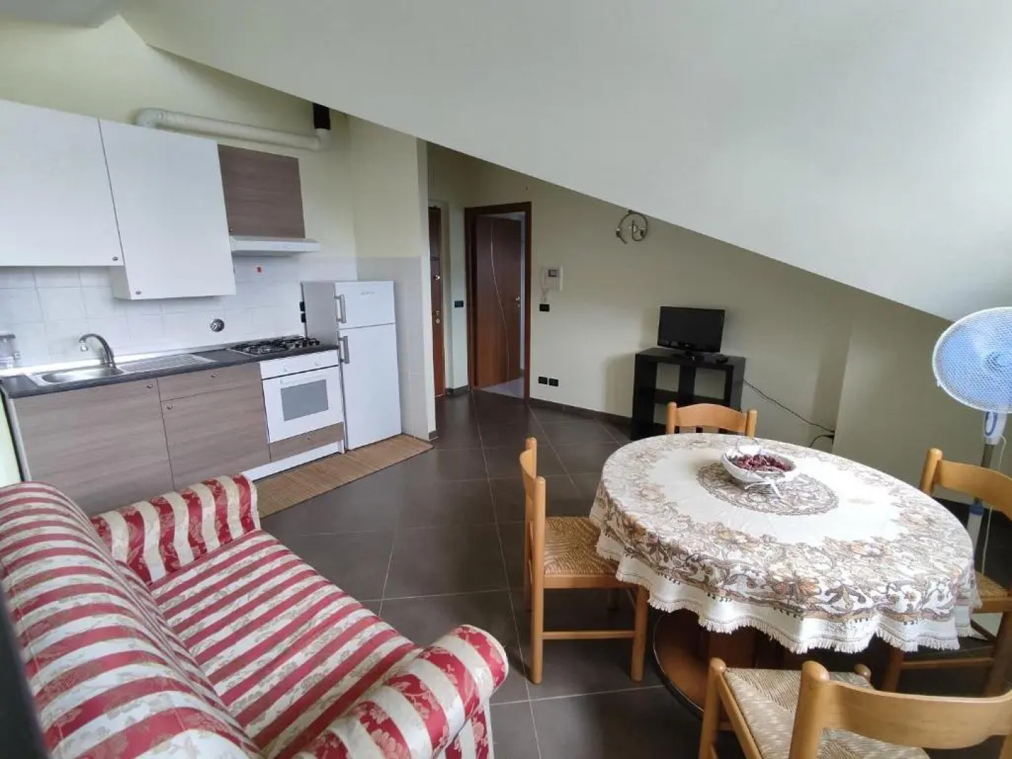 Appartamento nuovo con cucina ai piedi del Monviso