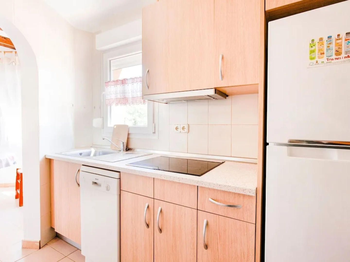 House for 4 With Private Swimming Pool, Near the Beach