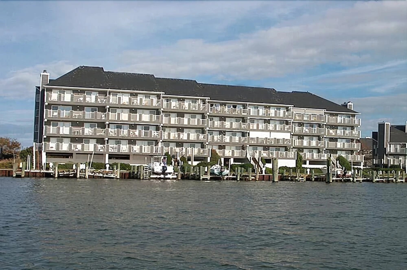 Harbour Island 403m 2 Bedroom Condo by RedAwning