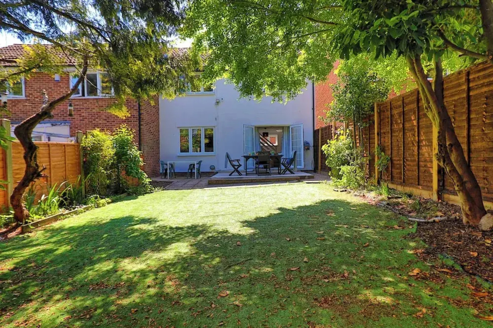 Tranquil Garden Retreat in Buckhurst Hill