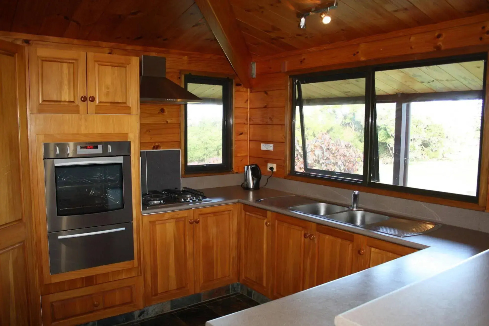 Dii Elduu House & Cottage