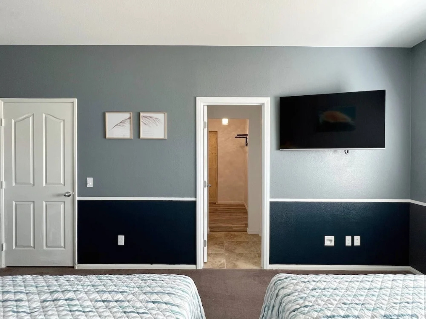 Room in House - Cheerful And Cozy one Large Bedroom