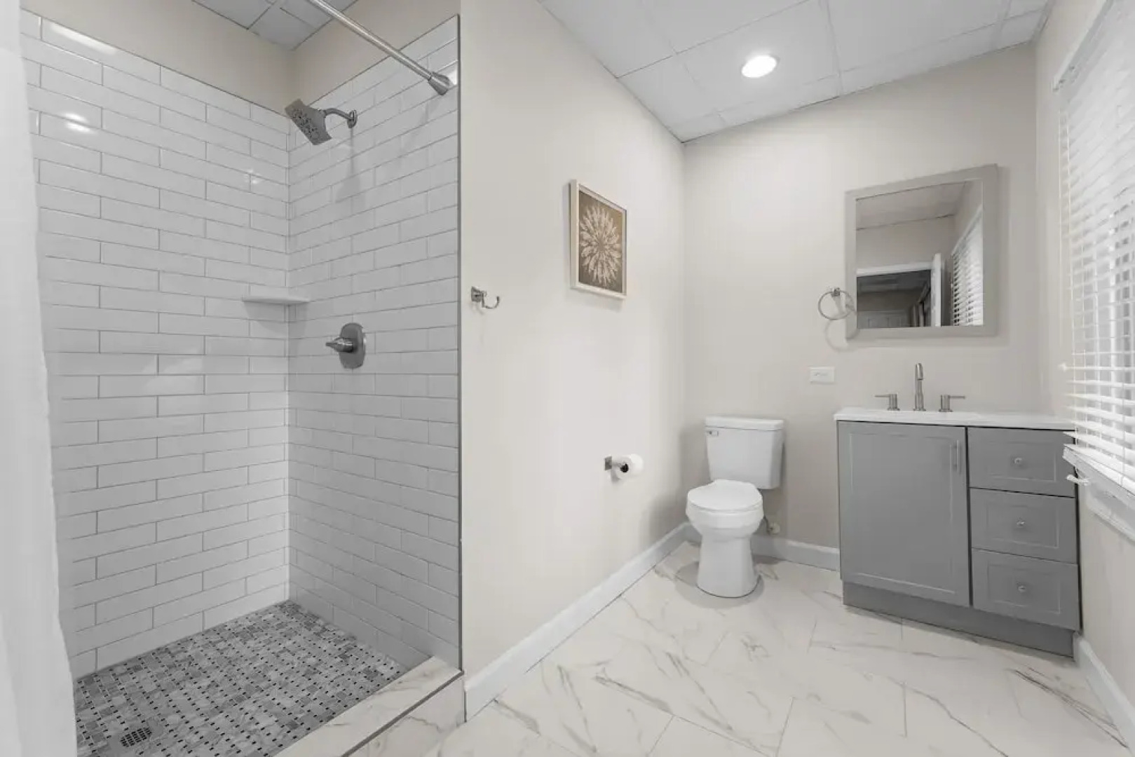 Shoreway Cove by Avantstay Waterfront Pool Dock