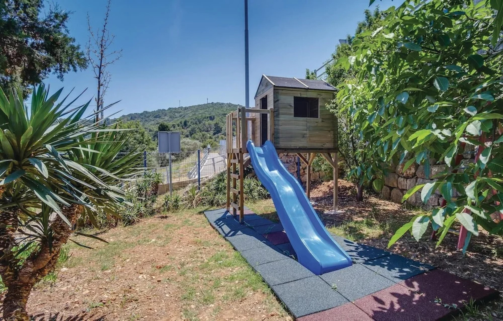 Nice Home in Mali Losinj With Wifi, 2 Bedrooms and Sauna