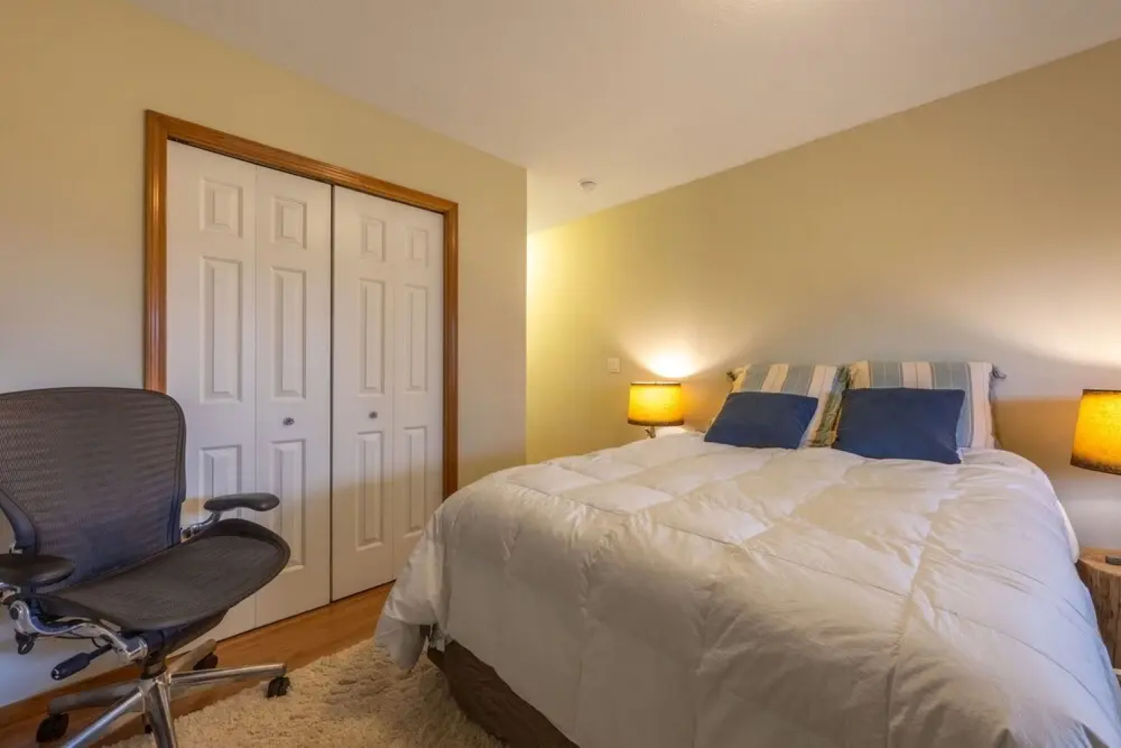 Westside Mountain View 2 Bedroom Home by RedAwning