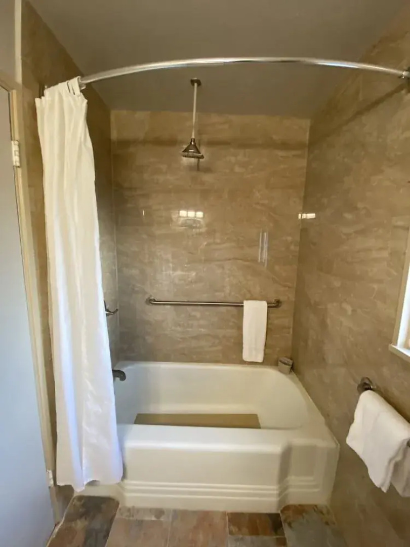 Rainbow Inn & Cottages