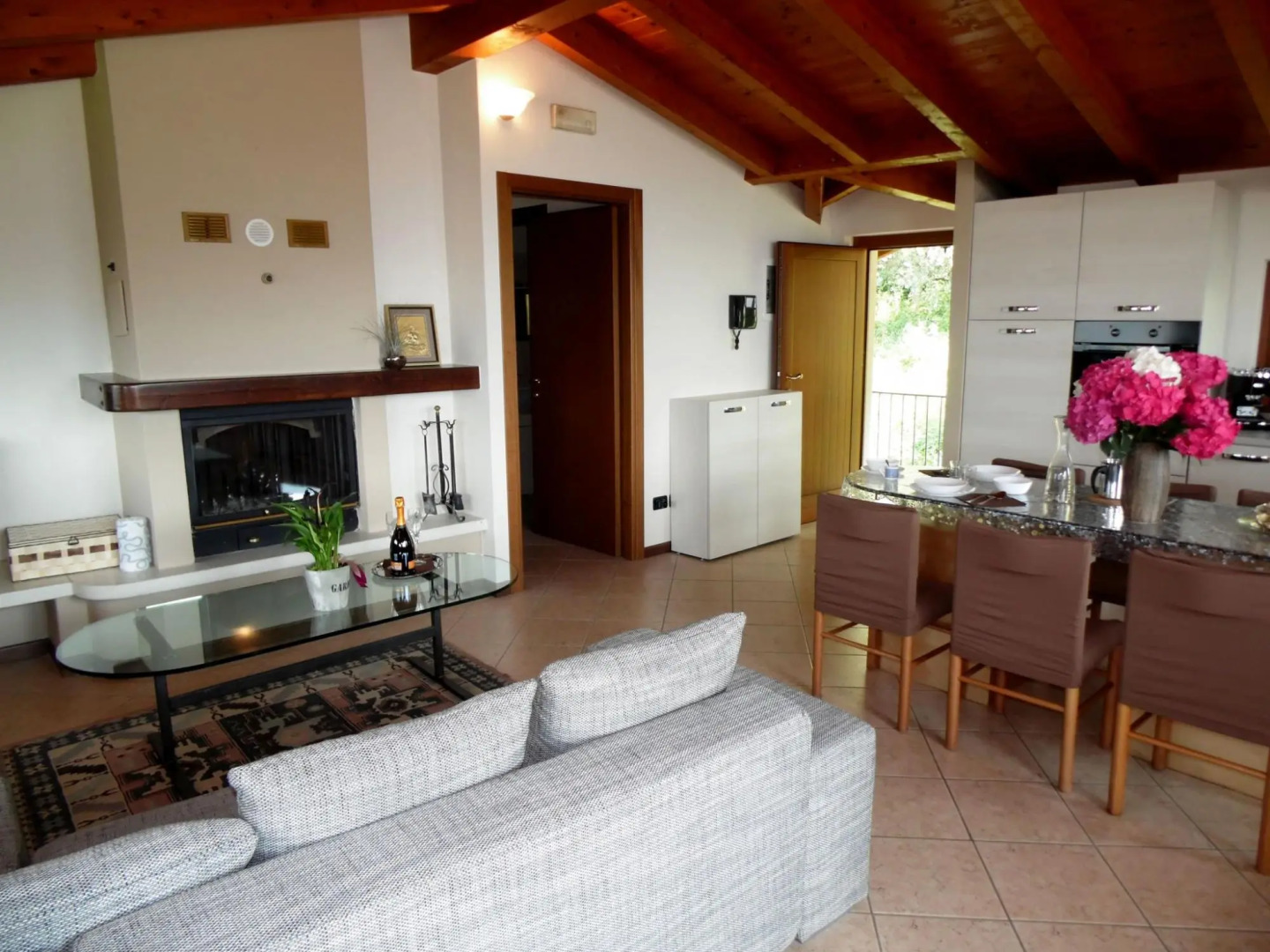 Apartment in 2-floor villa with swimming pool, equipped garden and lake view