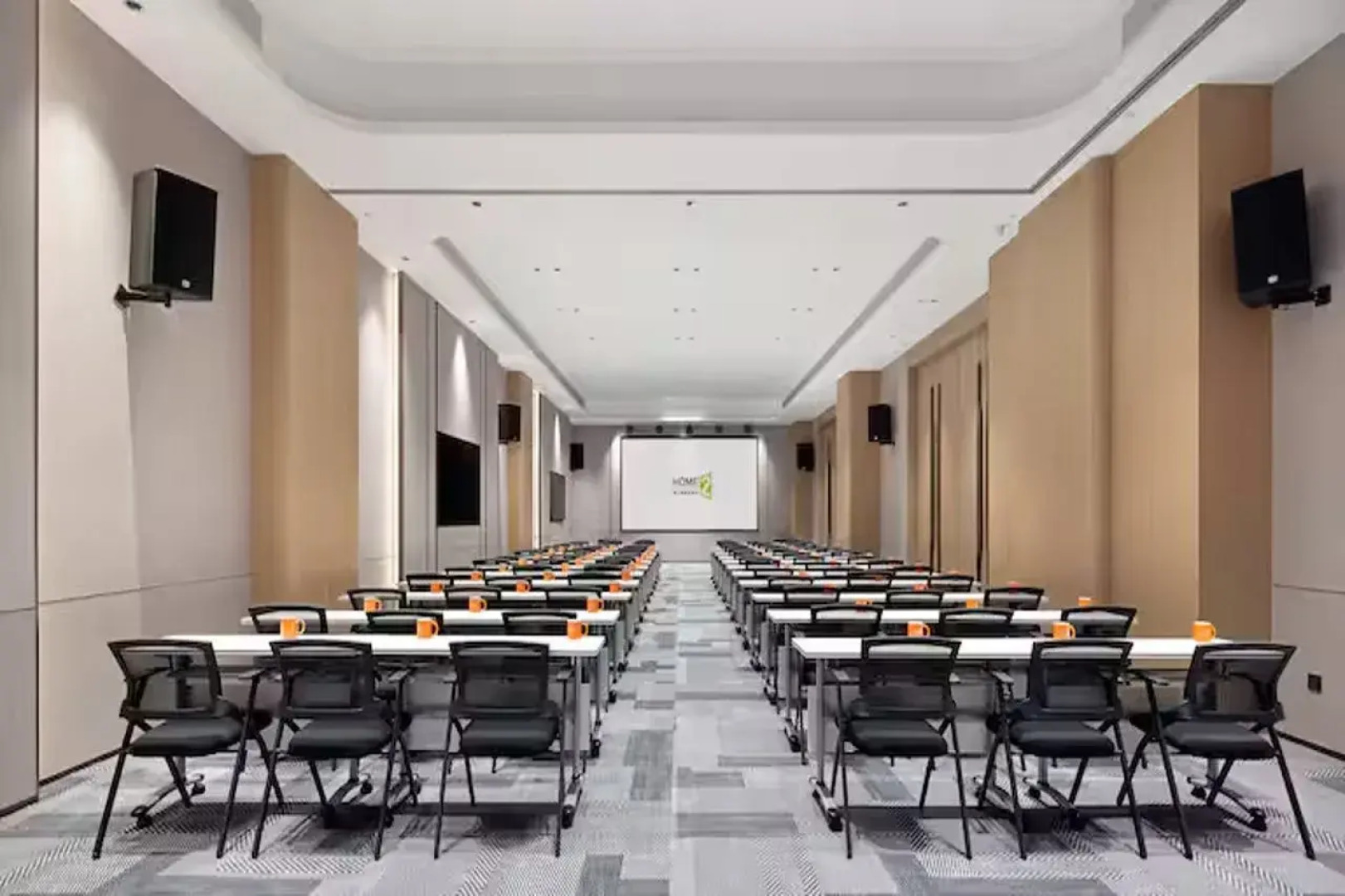 Home2 Suites by Hilton Xingyi Jushan Plaza