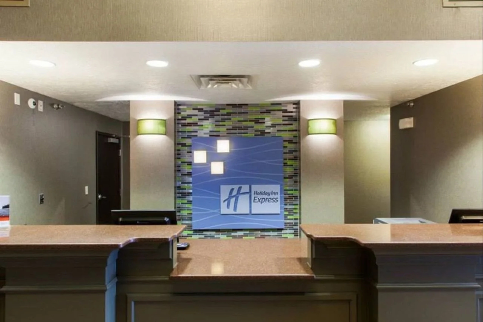 Holiday Inn Express & Suites Brandon by IHG