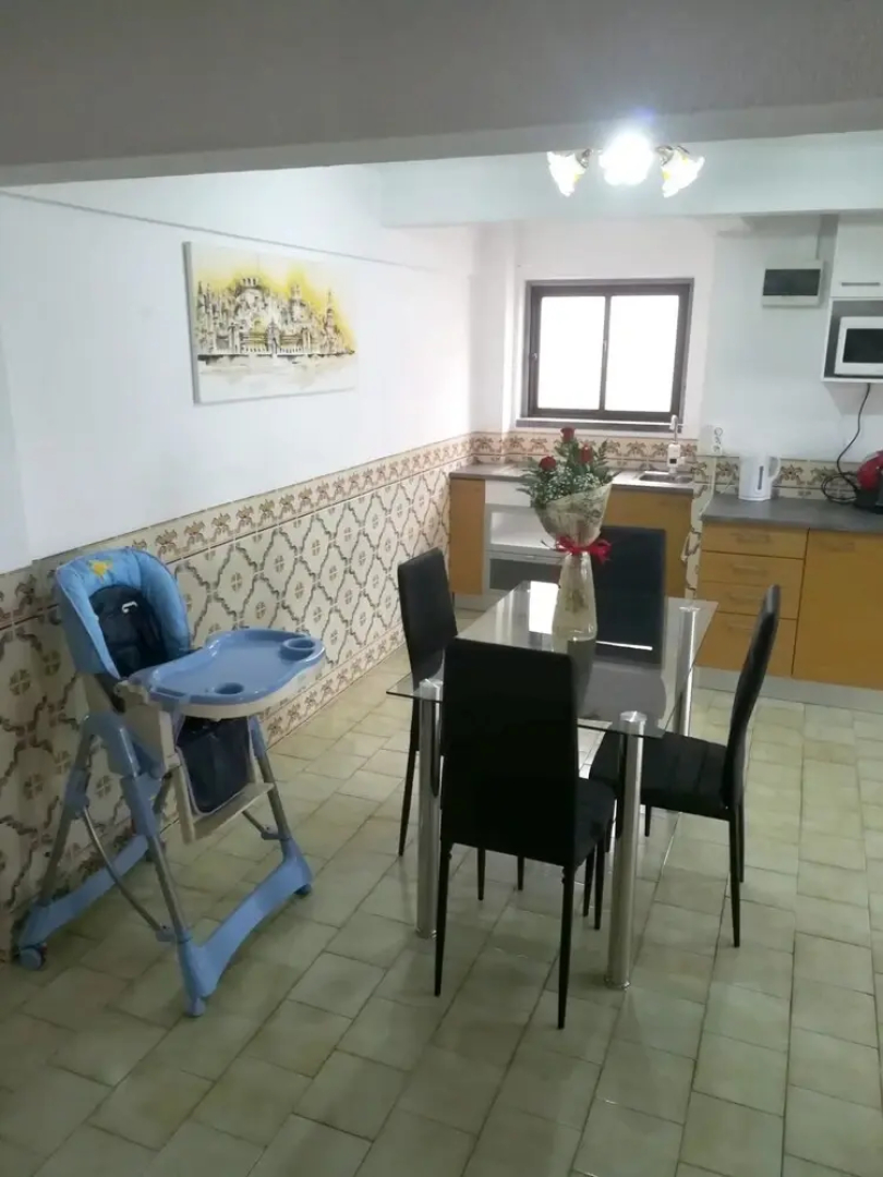 House With one Bedroom in Corroios, With Enclosed Garden and Wifi - 6 km From the Beach