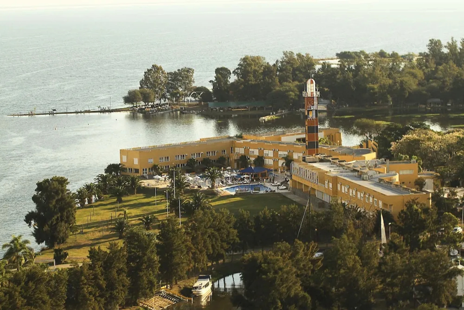 Hotel Marina del Faro Resort