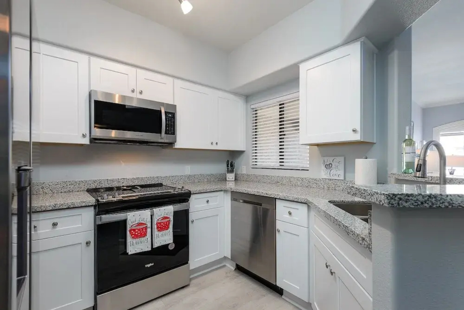 Villa Escape 2 Bedroom Condo by Redawning