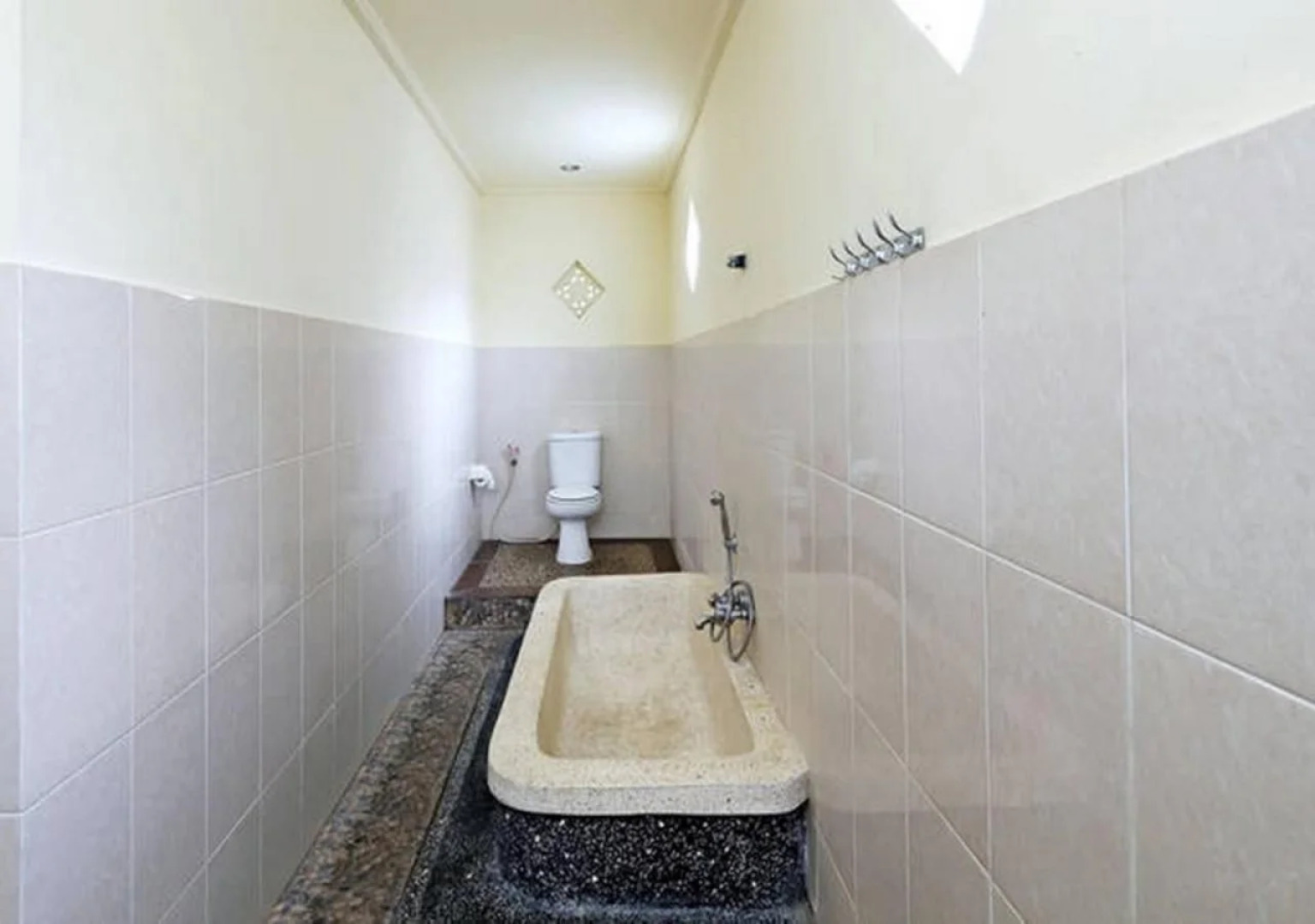 Loka Sari Guest House and Spa