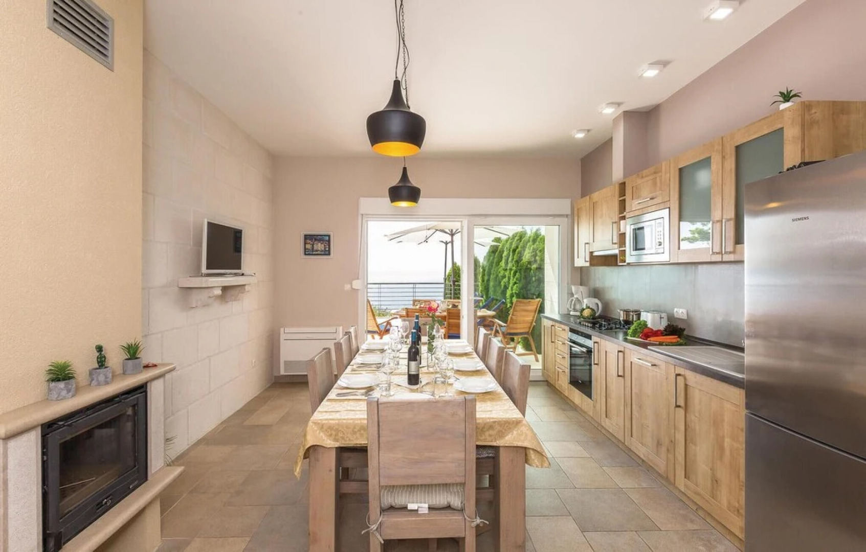 Awesome Home in Makarska With Wifi and 4 Bedrooms