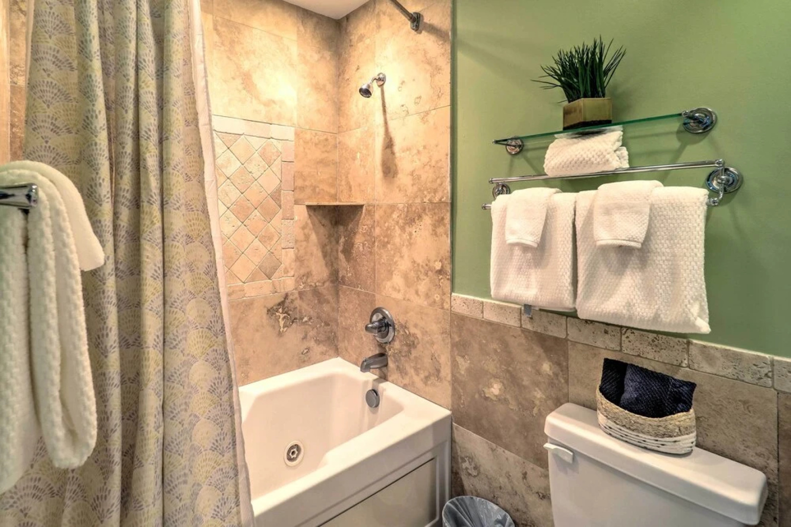 Chic Dtwn Townhouse w/ Hot Tub & Mtn Views!