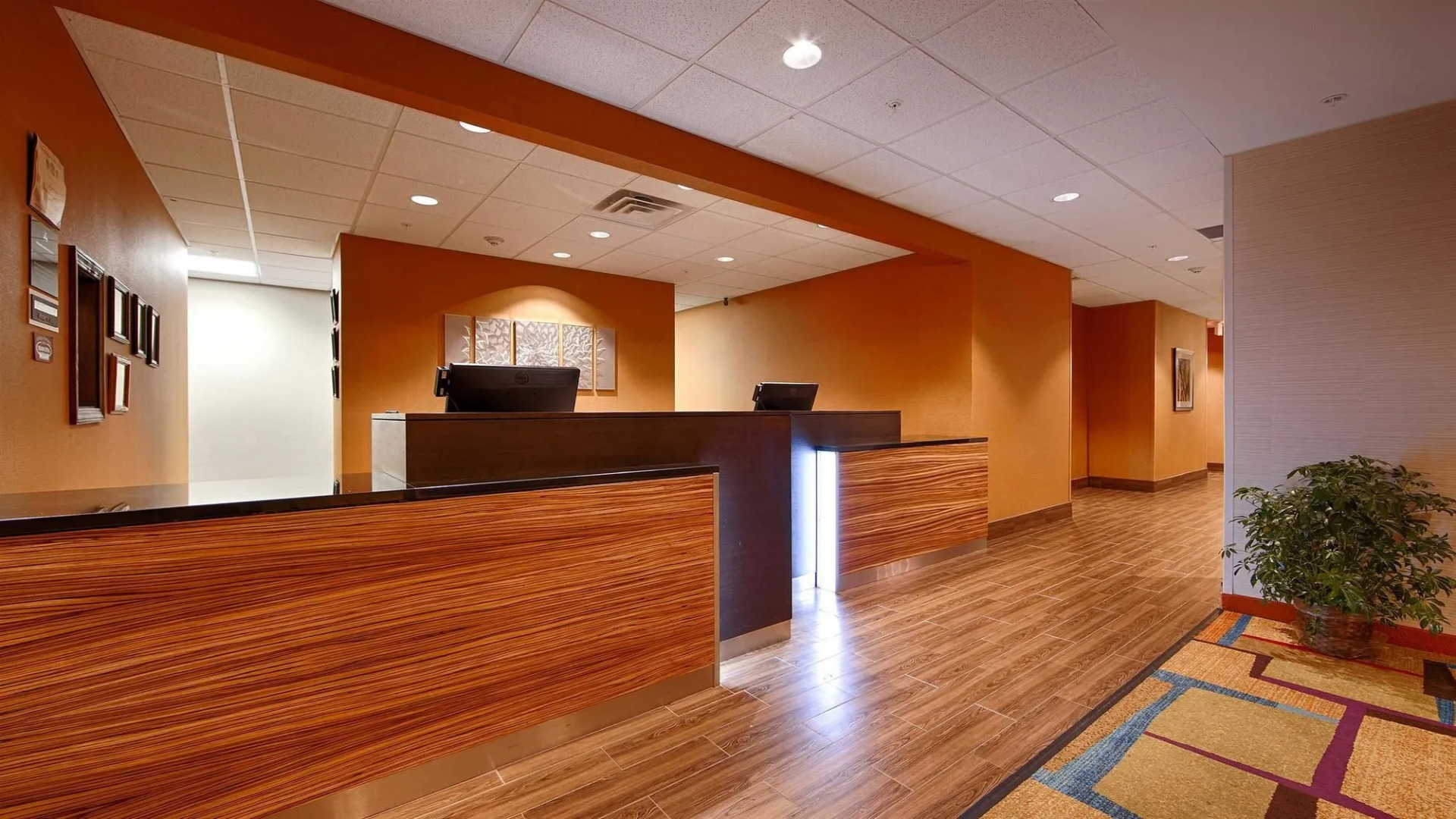 Best Western Plus Hiawatha Hotel