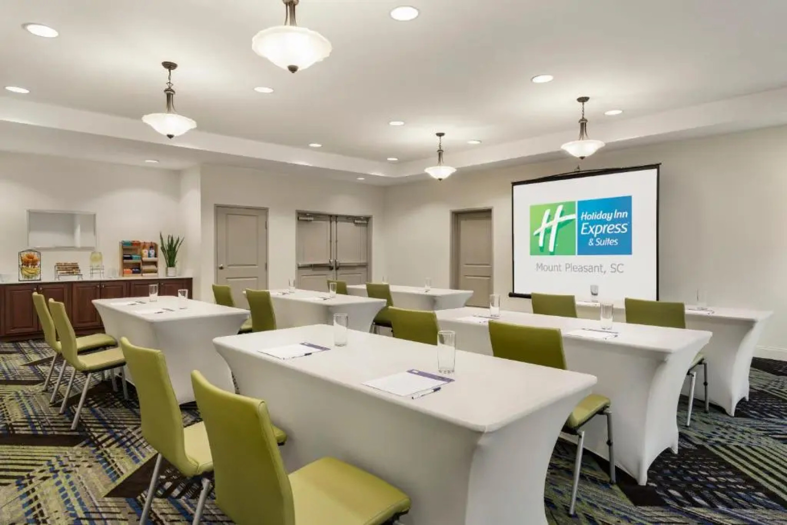 Holiday Inn Express & Suites Mt. Pleasant by IHG