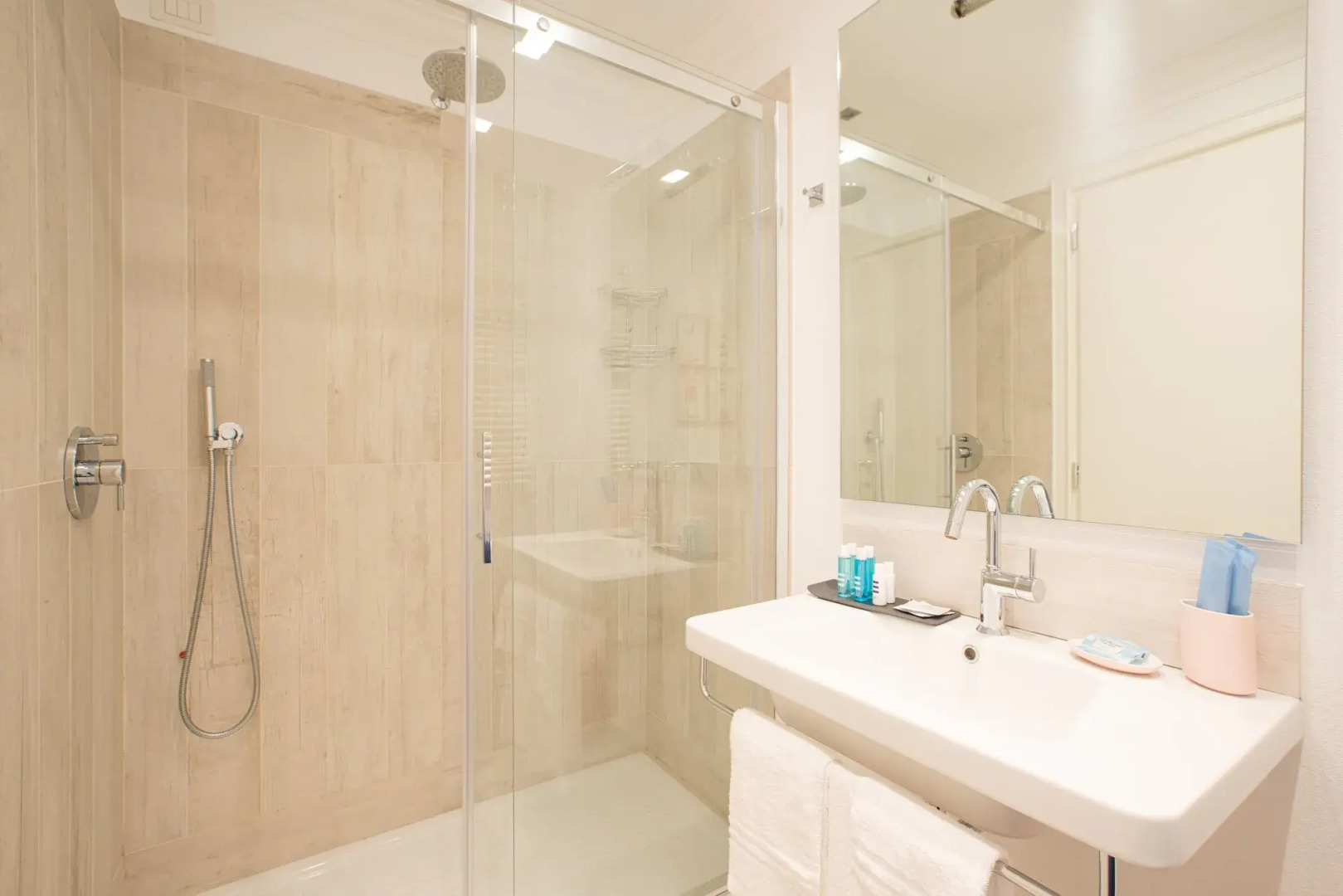 Marina Hotel Charming Rooms