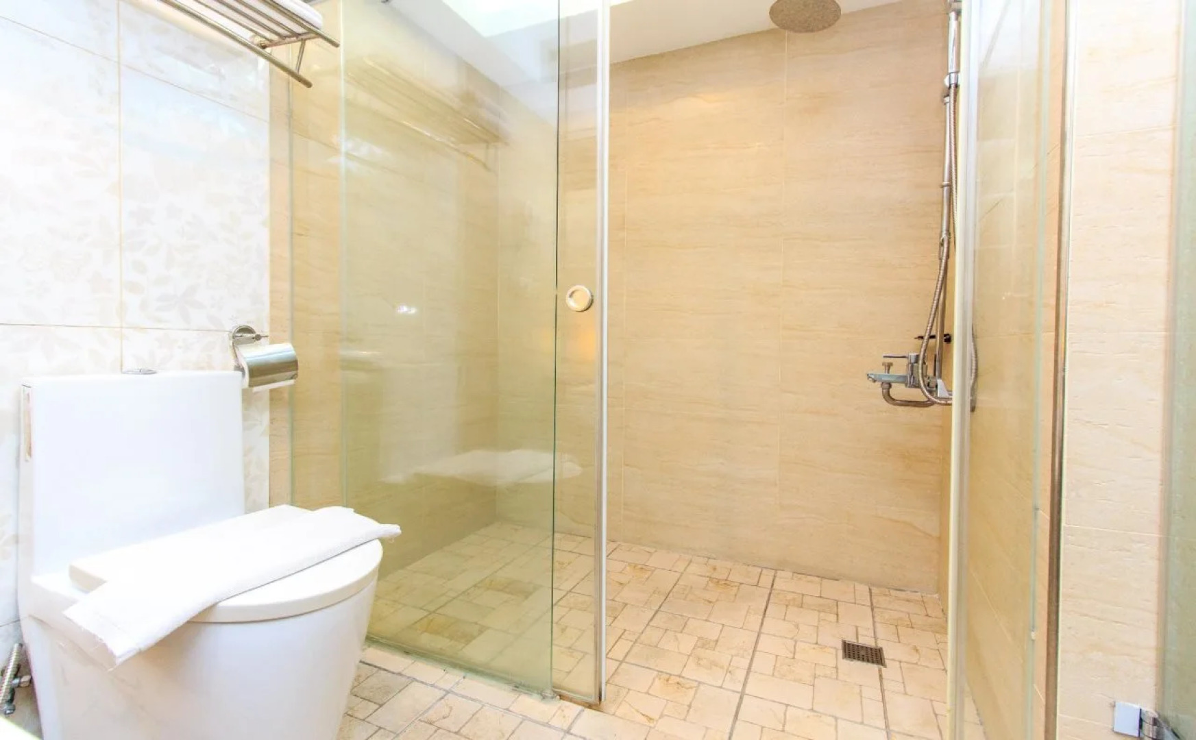 Happiness Skyline Hotel