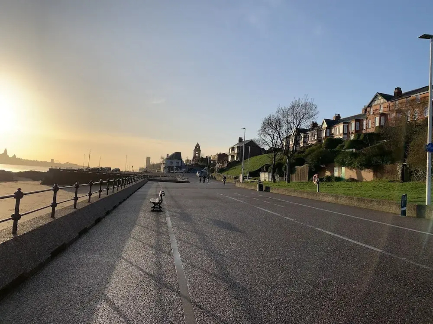 Lovely 2-bed Apartment in Wallasey, Sleeps 4