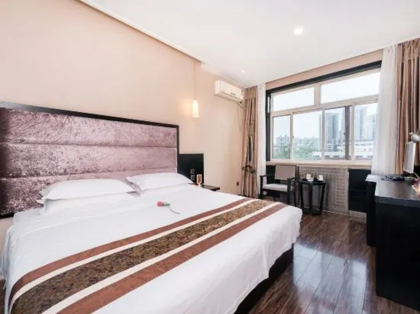 0910 city hotel (West Xianyang station)