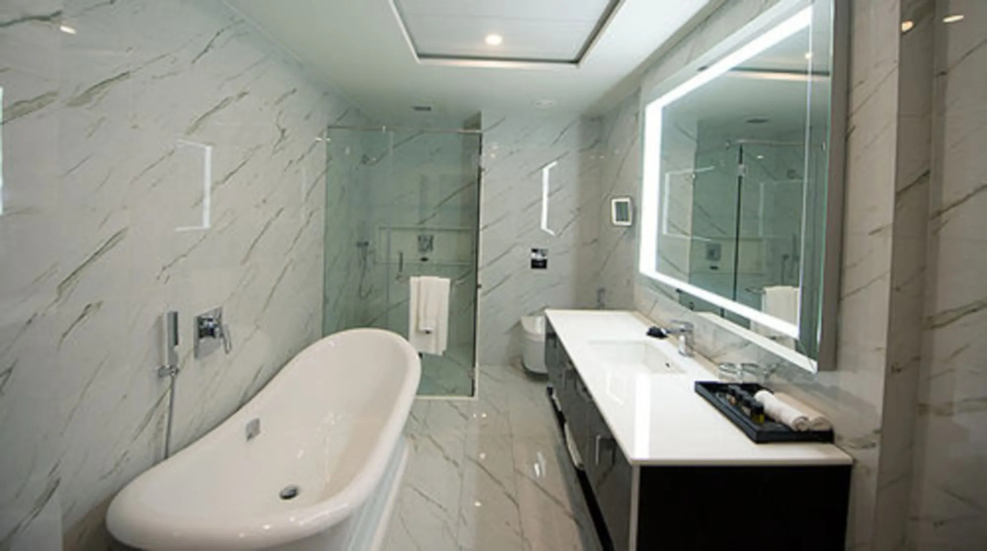 The Nishat Hotel Gulberg