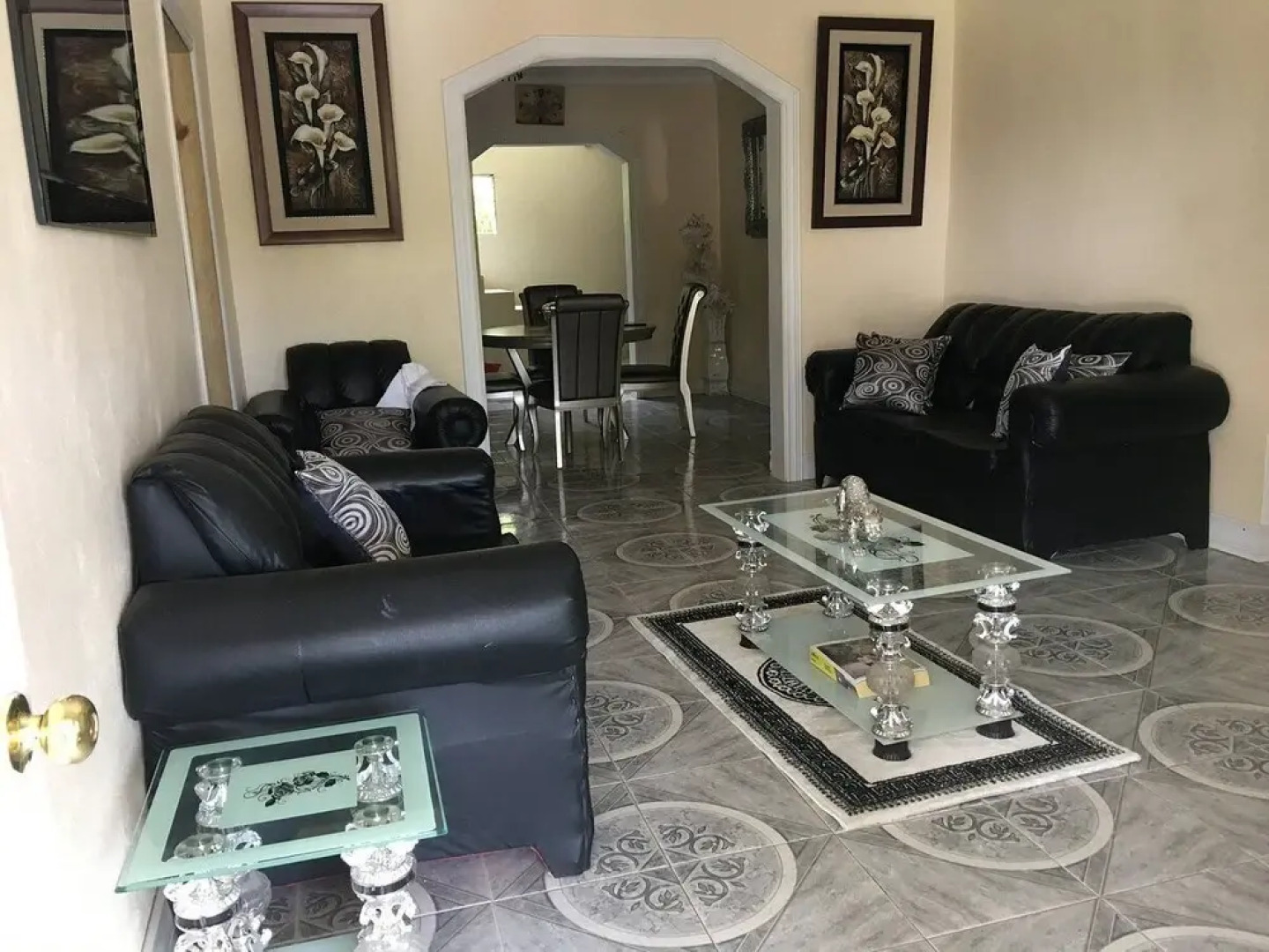 Arms Of Charms Guesthouse