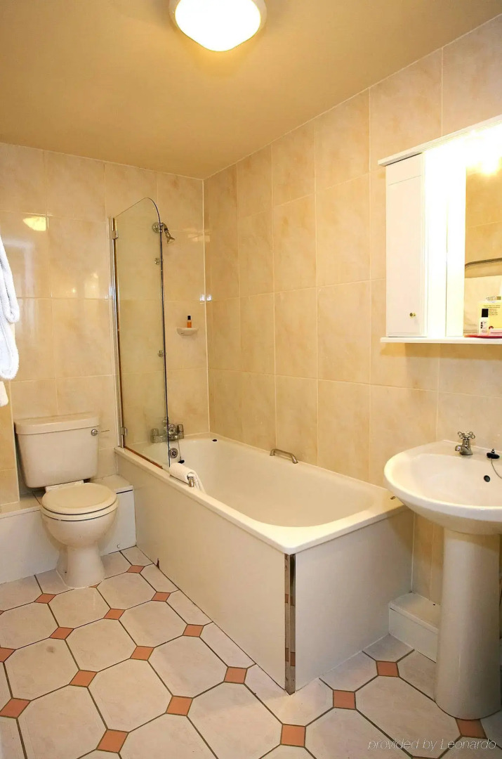 Potters International Hotel