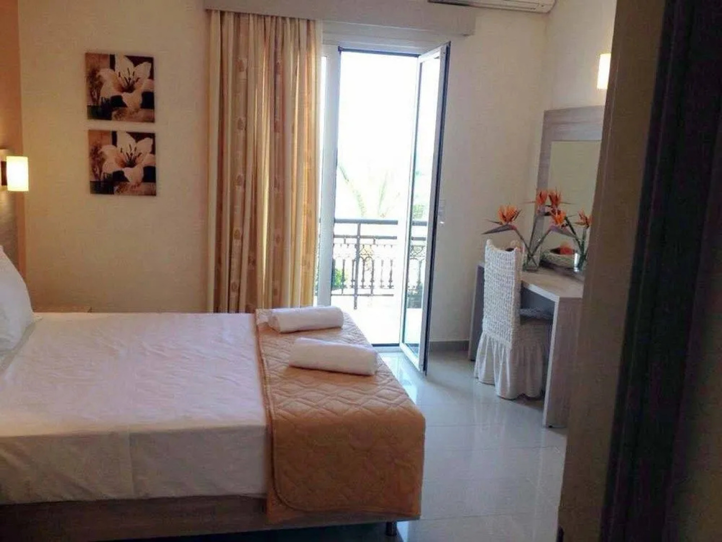Nadia's Studios & Apartments