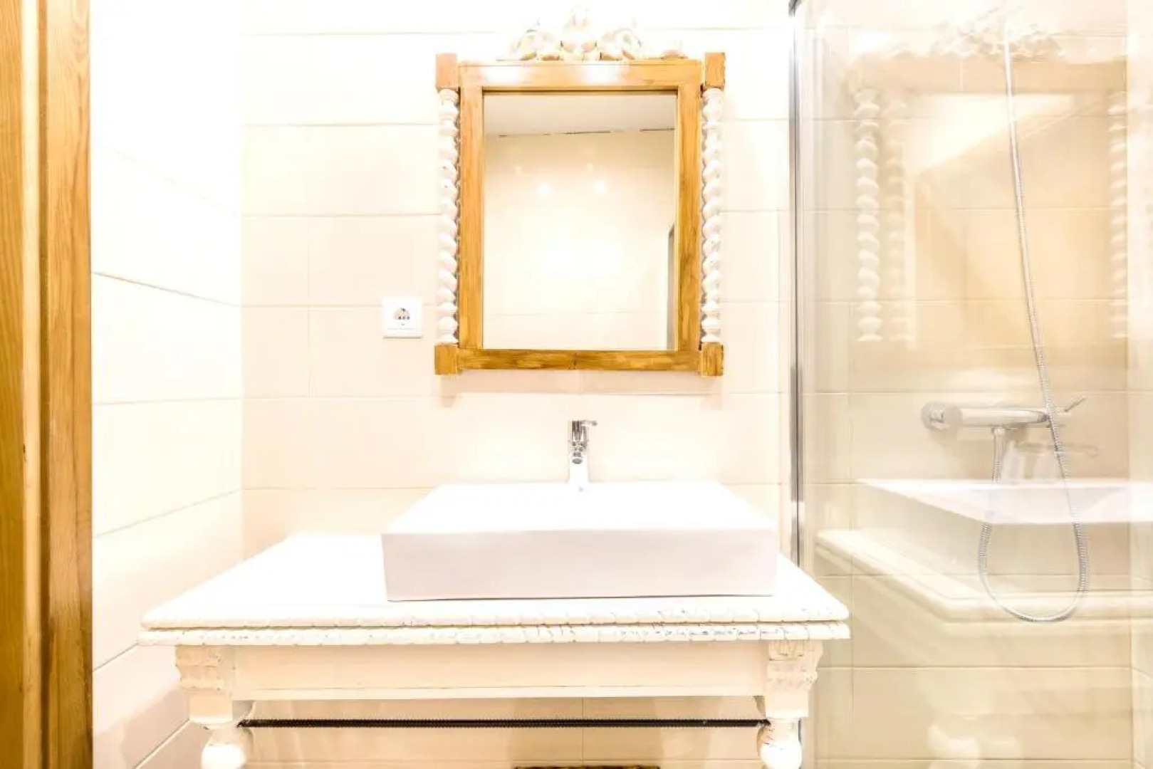 Villa with 3 bedrooms in Quelfes with wonderful sea view shared pool enclosed garden 4 km from the beach