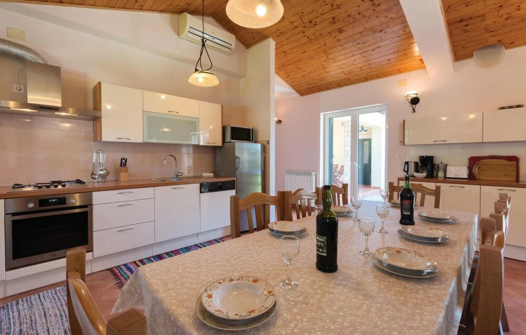 Nice Home in Liznjan with Outdoor Swimming Pool, Hot Tub & Sauna