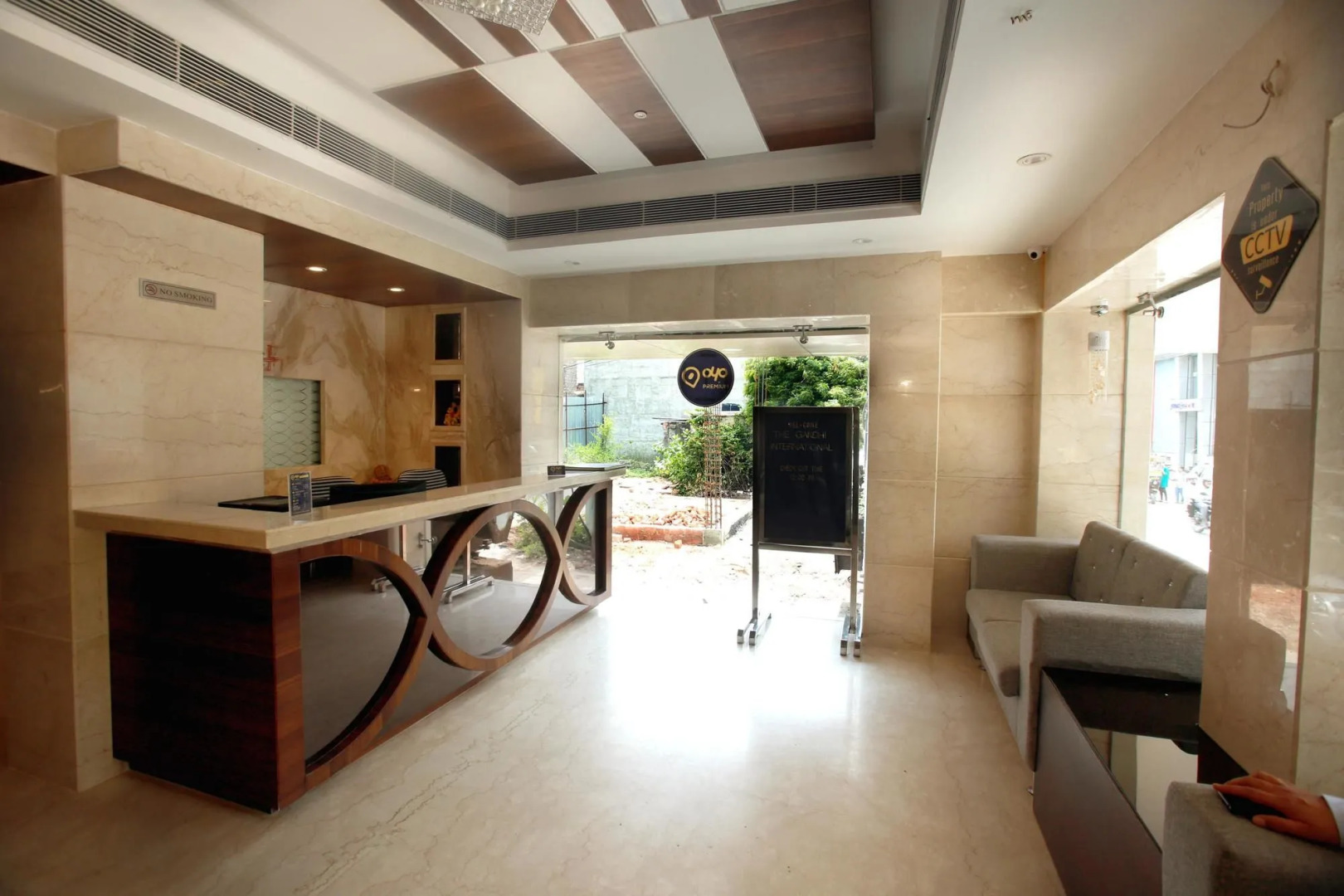 OYO 1395 Hotel Gandhi International