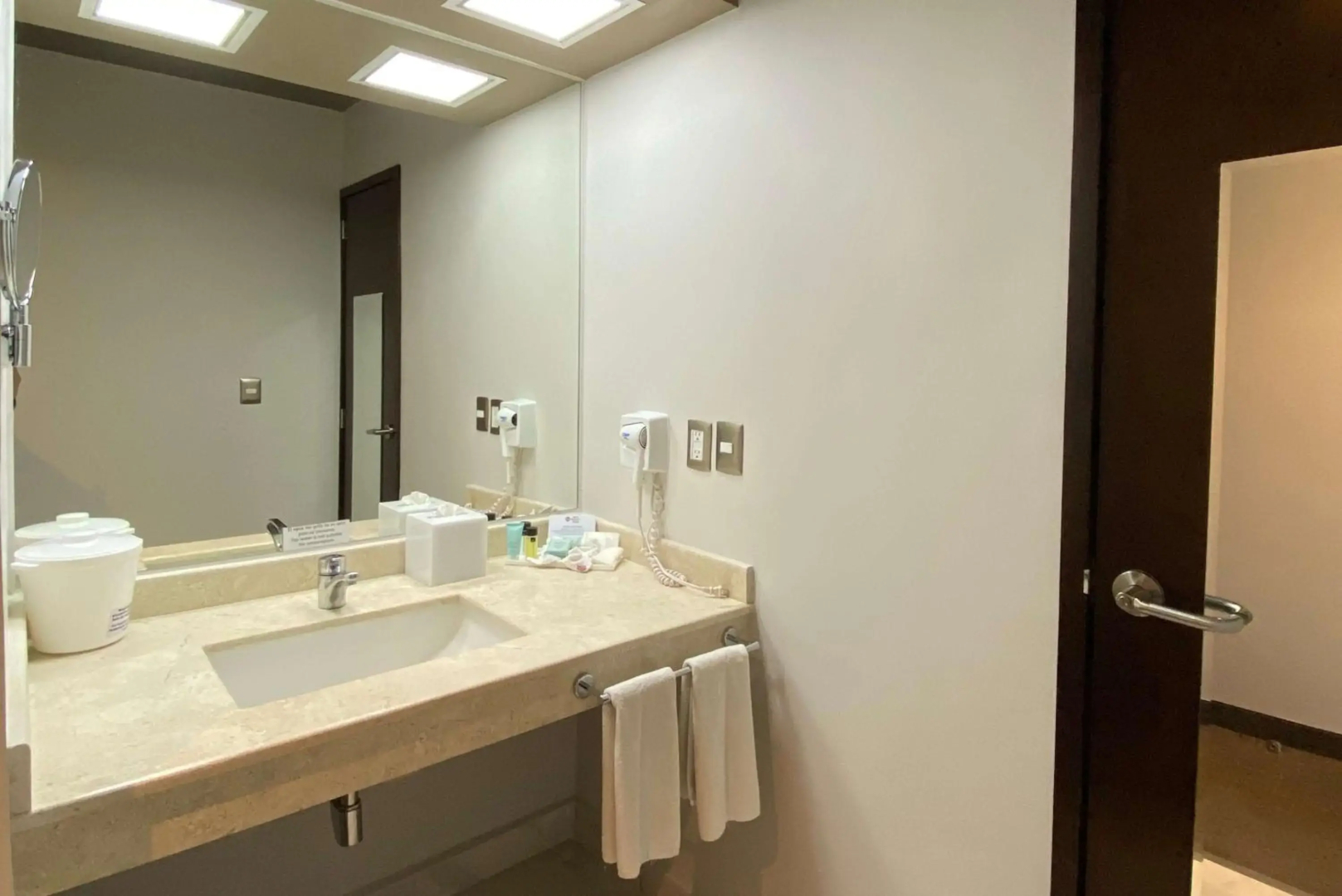 Courtyard by Marriott Guadalajara Andares