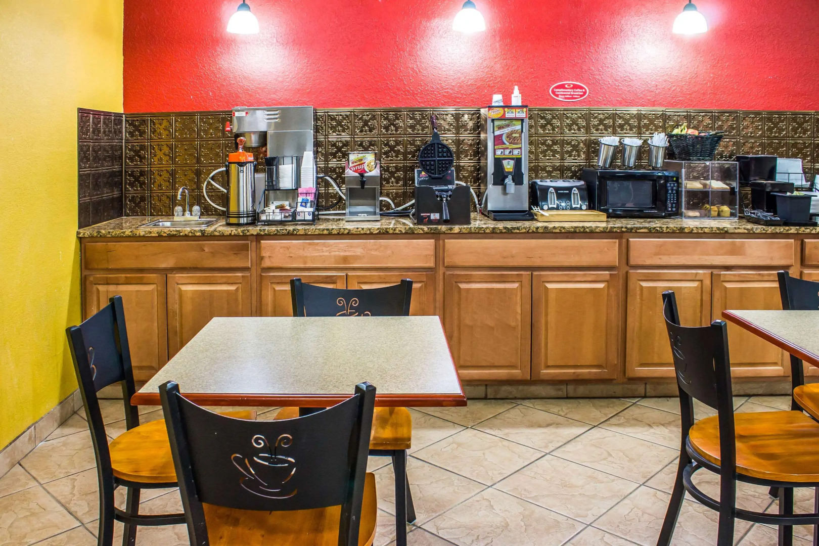 Econo Lodge Inn & Suites Walnut