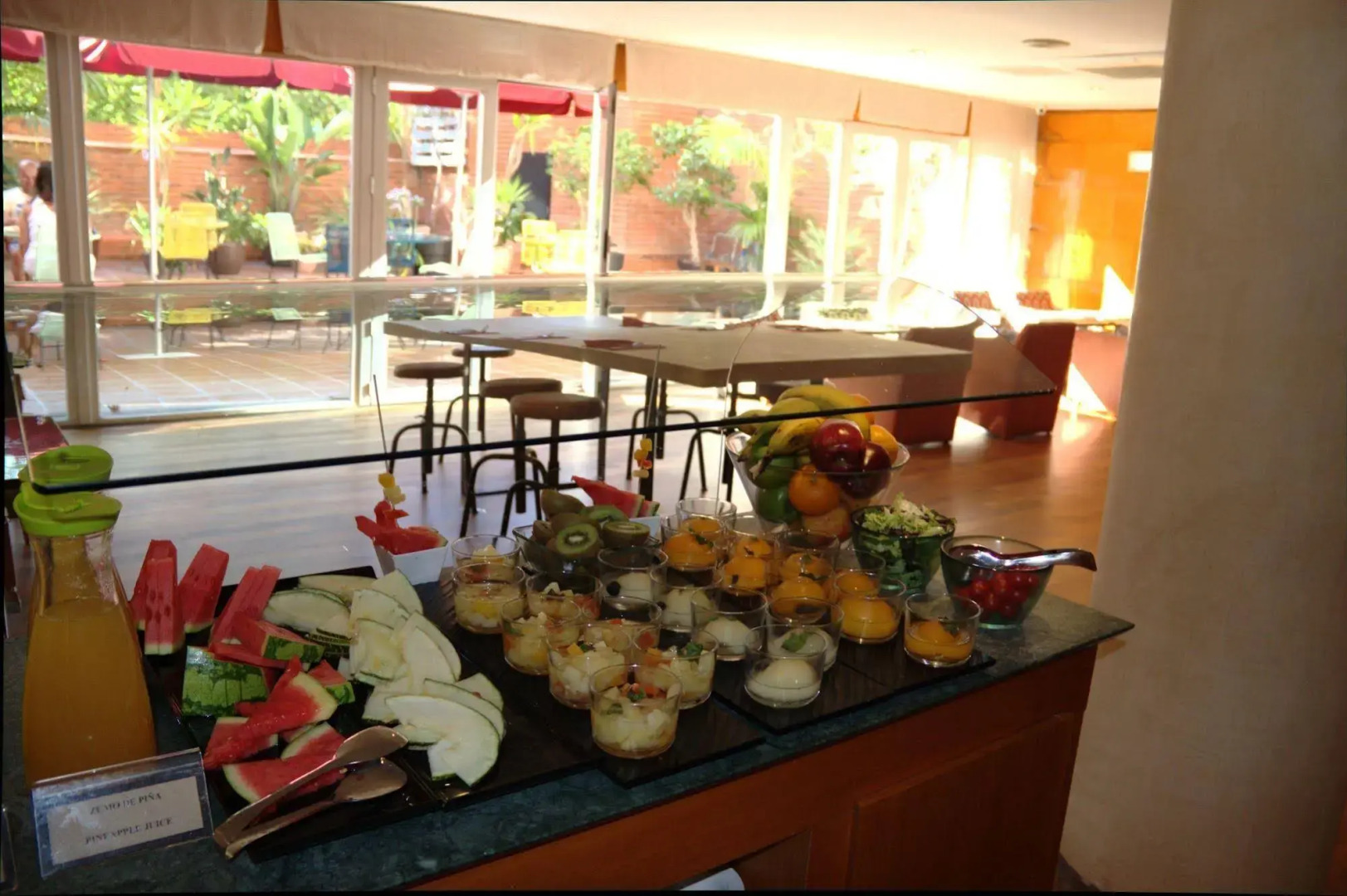 Chic & Basic Velvet Hotel