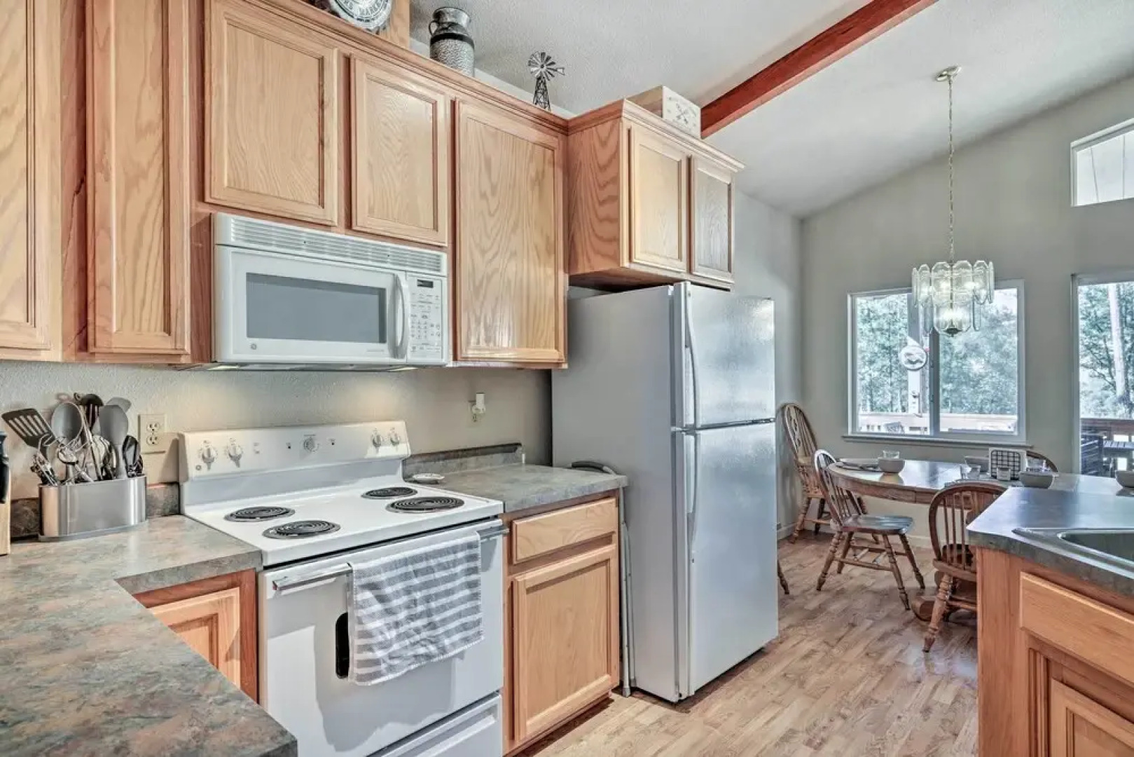 Woodsy Groveland Cabin w/ Deck < 3 Mi to Lake